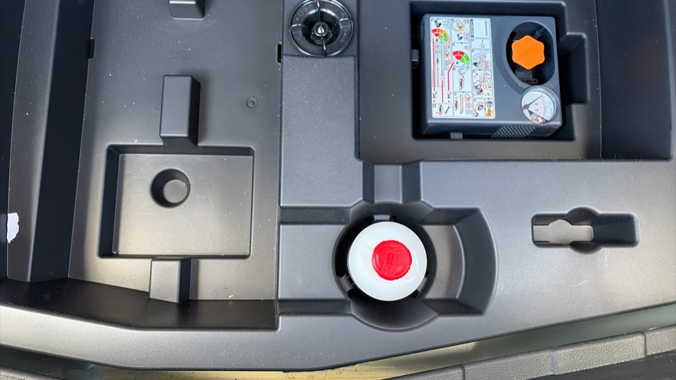 Nissan Juke 1.0 DiG-T N-Connecta 5dr Petrol Hatchback - Image 47