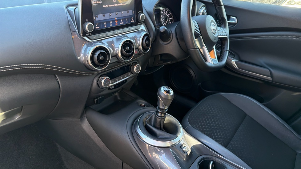 Nissan Juke 1.0 DiG-T 114 N-Connecta 5dr Petrol Hatchback - Image 13