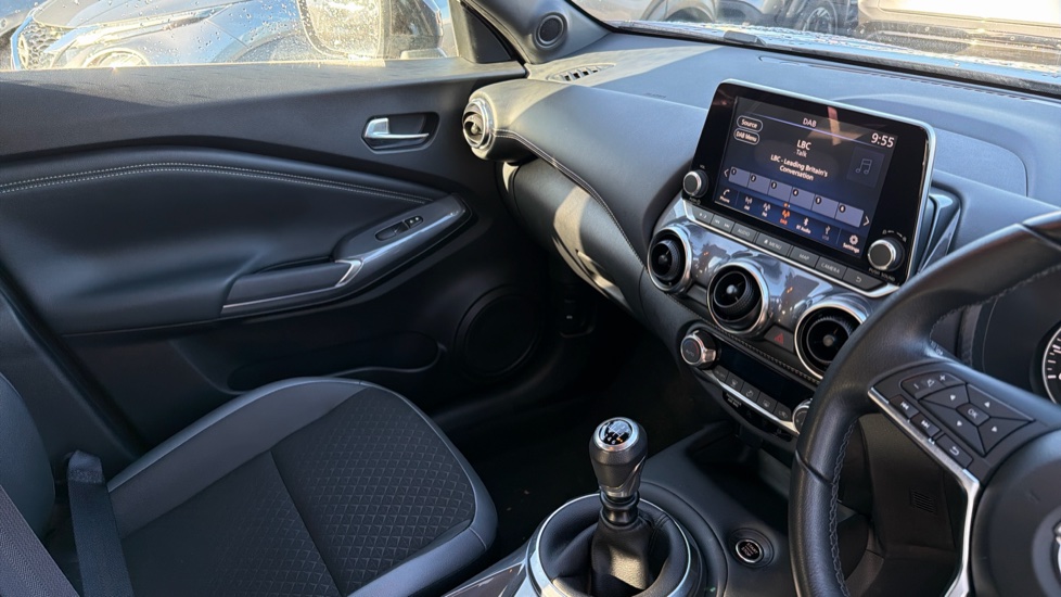 Nissan Juke 1.0 DiG-T 114 N-Connecta 5dr Petrol Hatchback - Image 14