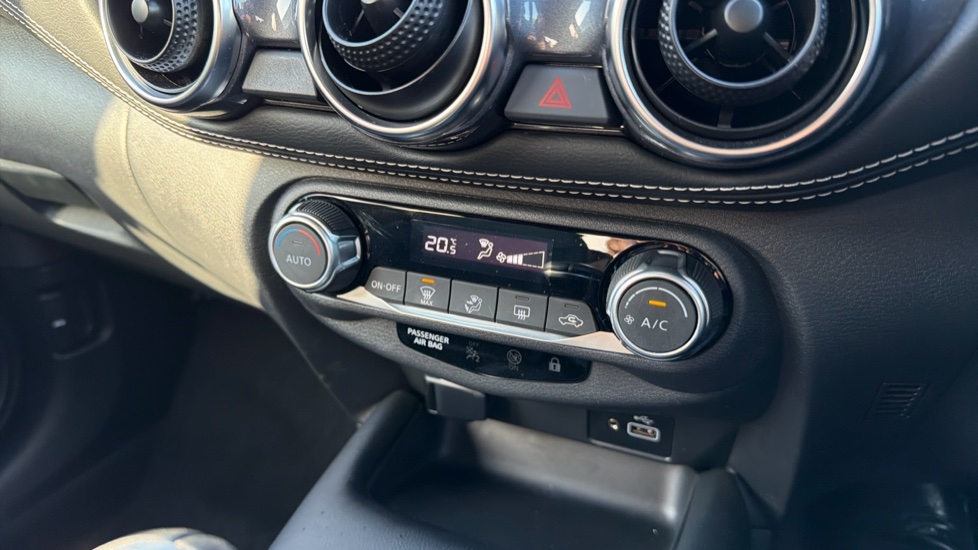 Nissan Juke 1.0 DiG-T 114 N-Connecta 5dr Petrol Hatchback - Image 25