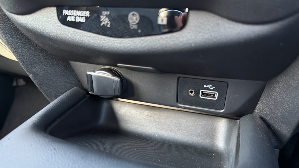 Nissan Juke 1.0 DiG-T 114 N-Connecta 5dr Petrol Hatchback - Image 27