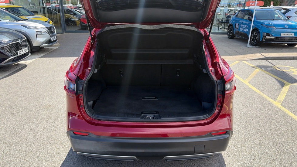 Nissan Qashqai 1.3 DiG-T Tekna 5dr Petrol Hatchback - Image 4