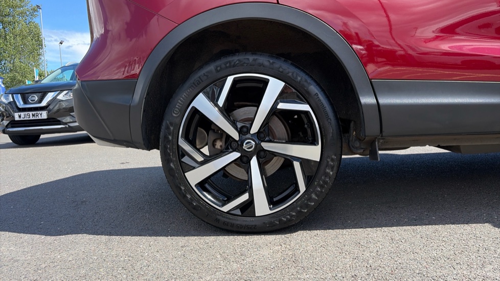 Nissan Qashqai 1.3 DiG-T Tekna 5dr Petrol Hatchback - Image 7