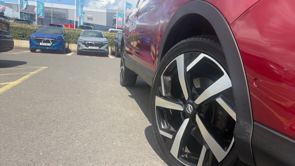 Nissan Qashqai 1.3 DiG-T Tekna 5dr Petrol Hatchback - Image 8