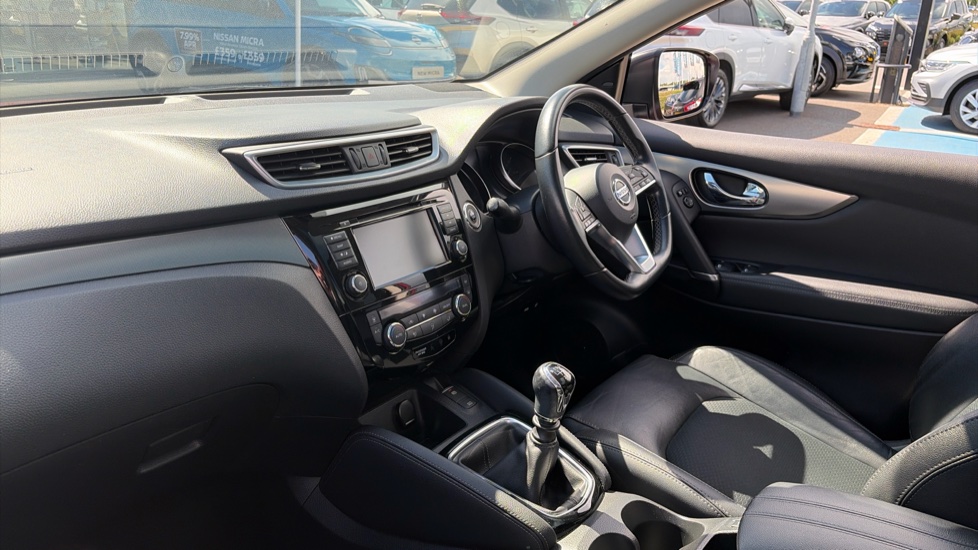 Nissan Qashqai 1.3 DiG-T Tekna 5dr Petrol Hatchback - Image 9