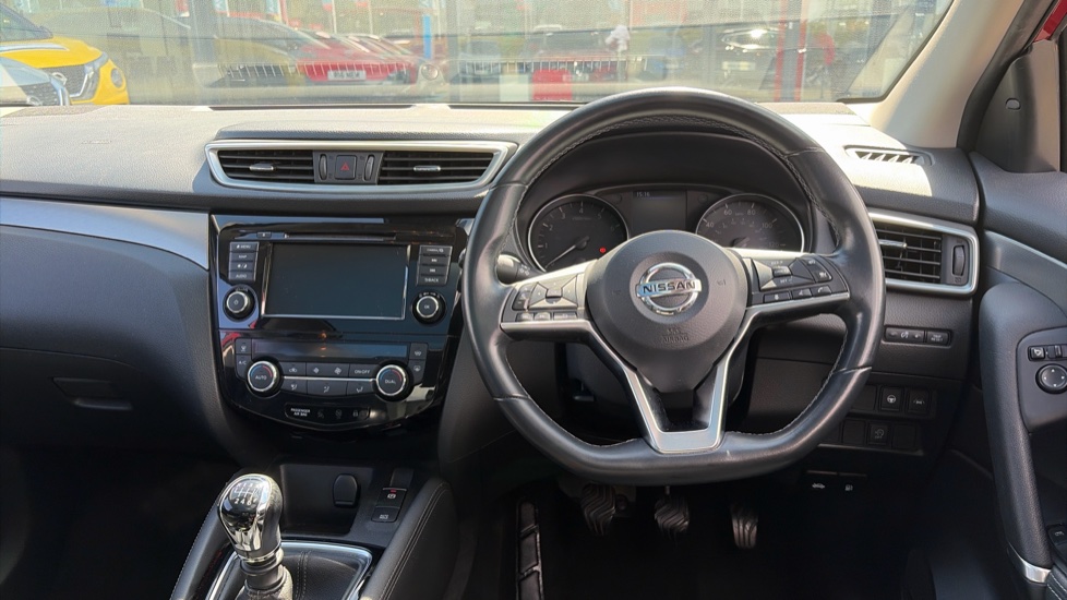 Nissan Qashqai 1.3 DiG-T Tekna 5dr Petrol Hatchback - Image 10
