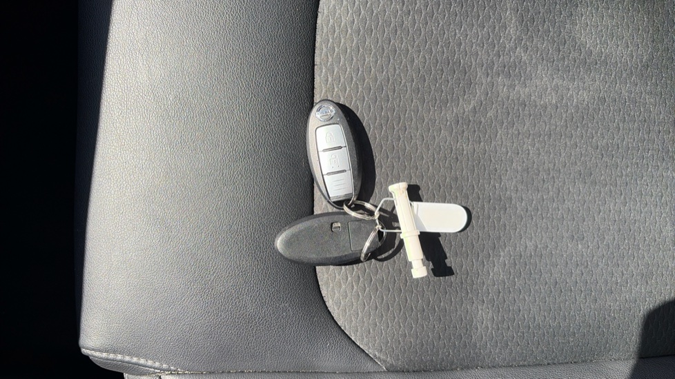 Nissan Qashqai 1.3 DiG-T Tekna 5dr Petrol Hatchback - Image 20