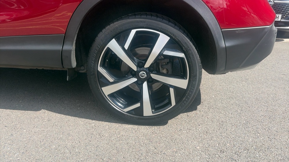 Nissan Qashqai 1.3 DiG-T Tekna 5dr Petrol Hatchback - Image 21