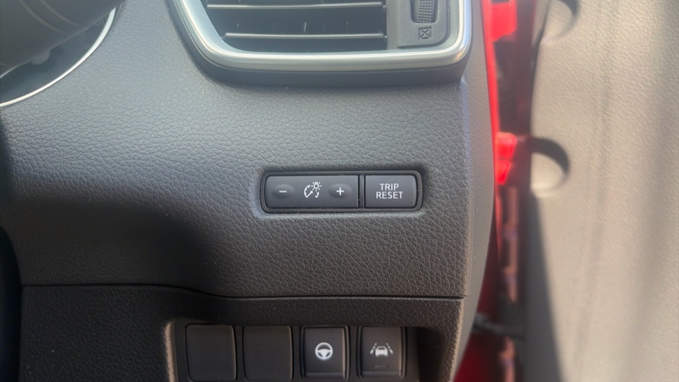 Nissan Qashqai 1.3 DiG-T Tekna 5dr Petrol Hatchback - Image 27