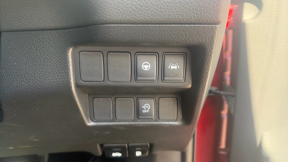 Nissan Qashqai 1.3 DiG-T Tekna 5dr Petrol Hatchback - Image 28