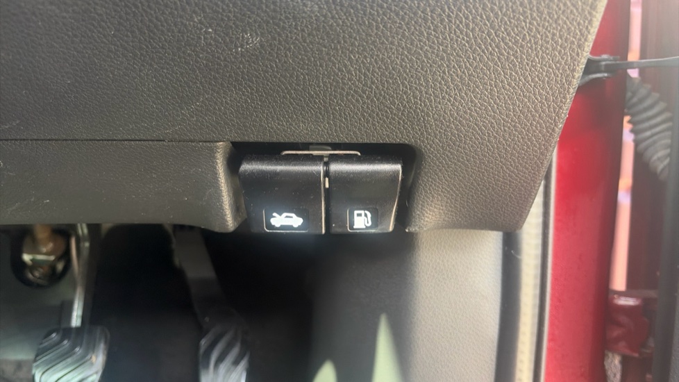Nissan Qashqai 1.3 DiG-T Tekna 5dr Petrol Hatchback - Image 29