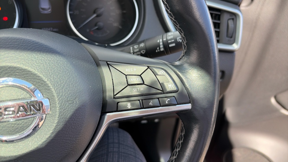 Nissan Qashqai 1.3 DiG-T Tekna 5dr Petrol Hatchback - Image 31
