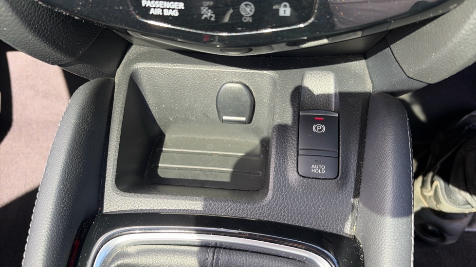 Nissan Qashqai 1.3 DiG-T Tekna 5dr Petrol Hatchback - Image 34