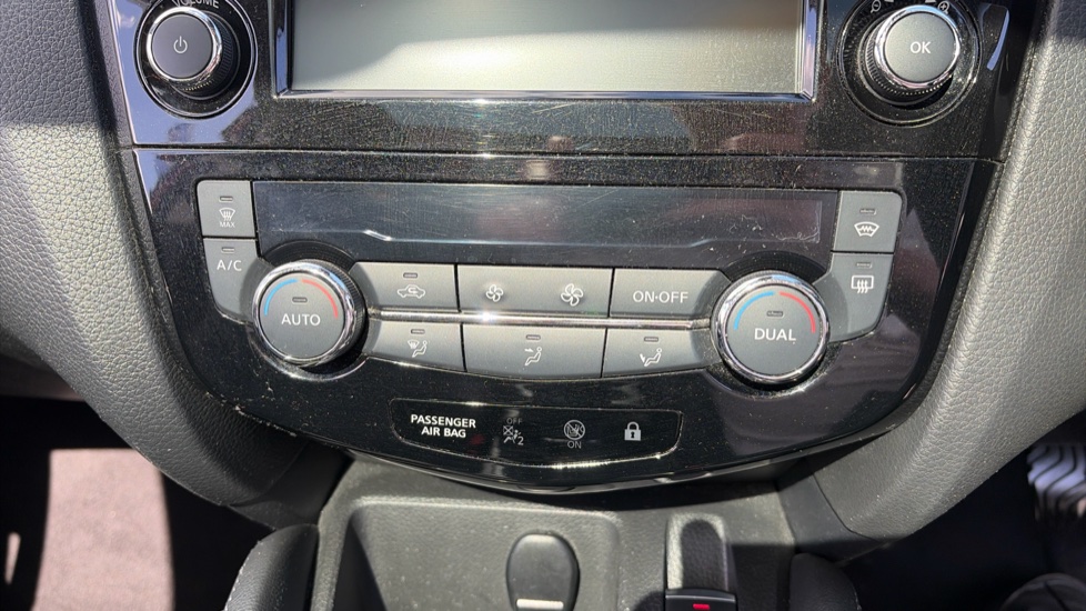Nissan Qashqai 1.3 DiG-T Tekna 5dr Petrol Hatchback - Image 35