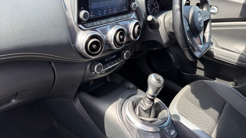 Nissan Juke 1.0 DiG-T 114 N-Connecta 5dr Petrol Hatchback - Image 13