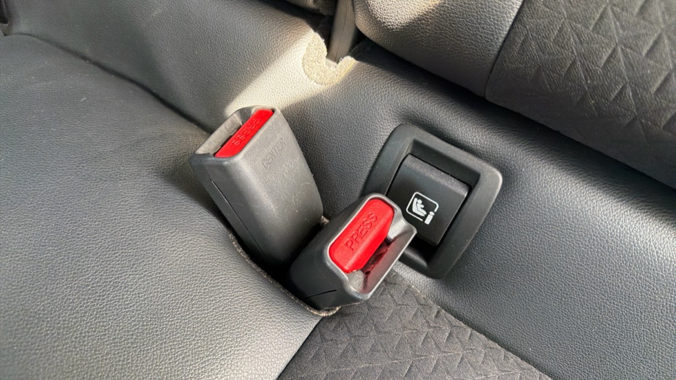 Nissan Juke 1.0 DiG-T 114 N-Connecta 5dr Petrol Hatchback - Image 17