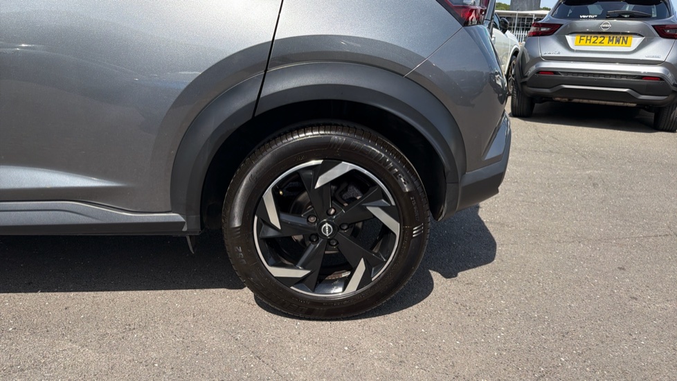Nissan Juke 1.0 DiG-T 114 N-Connecta 5dr Petrol Hatchback - Image 22
