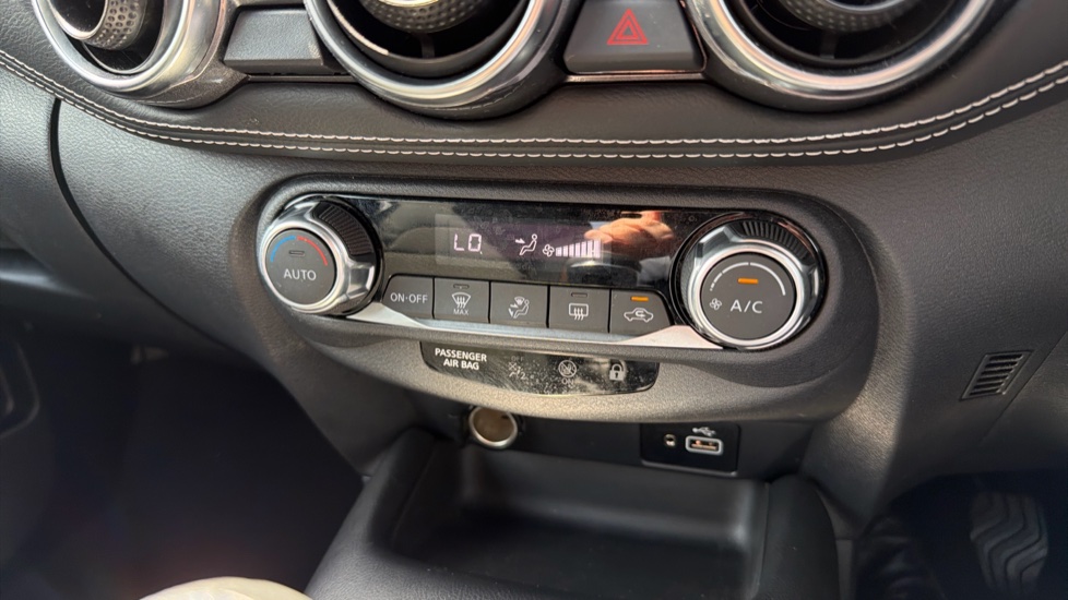 Nissan Juke 1.0 DiG-T 114 N-Connecta 5dr Petrol Hatchback - Image 25