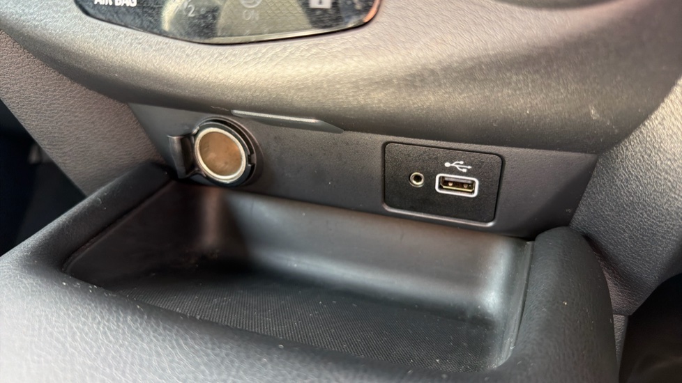 Nissan Juke 1.0 DiG-T 114 N-Connecta 5dr Petrol Hatchback - Image 26