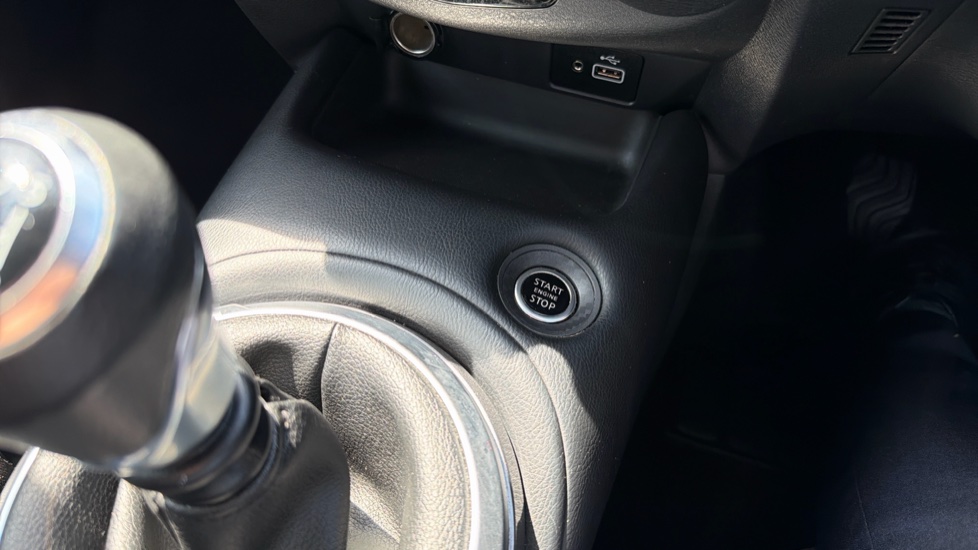 Nissan Juke 1.0 DiG-T 114 N-Connecta 5dr Petrol Hatchback - Image 27