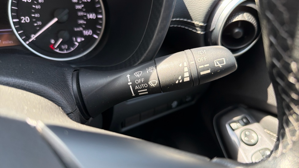 Nissan Juke 1.0 DiG-T 114 N-Connecta 5dr Petrol Hatchback - Image 28