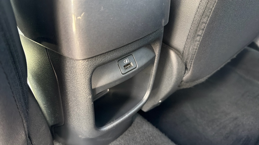 Nissan Juke 1.0 DiG-T 114 N-Connecta 5dr Petrol Hatchback - Image 32
