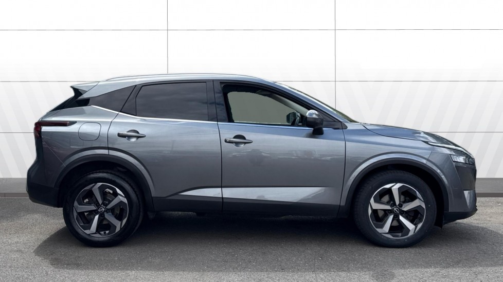Nissan Qashqai 1.3 DiG-T MH N-Connecta 5dr Petrol Hatchback - Image 5