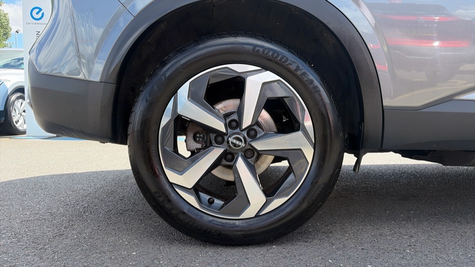 Nissan Qashqai 1.3 DiG-T MH N-Connecta 5dr Petrol Hatchback - Image 7