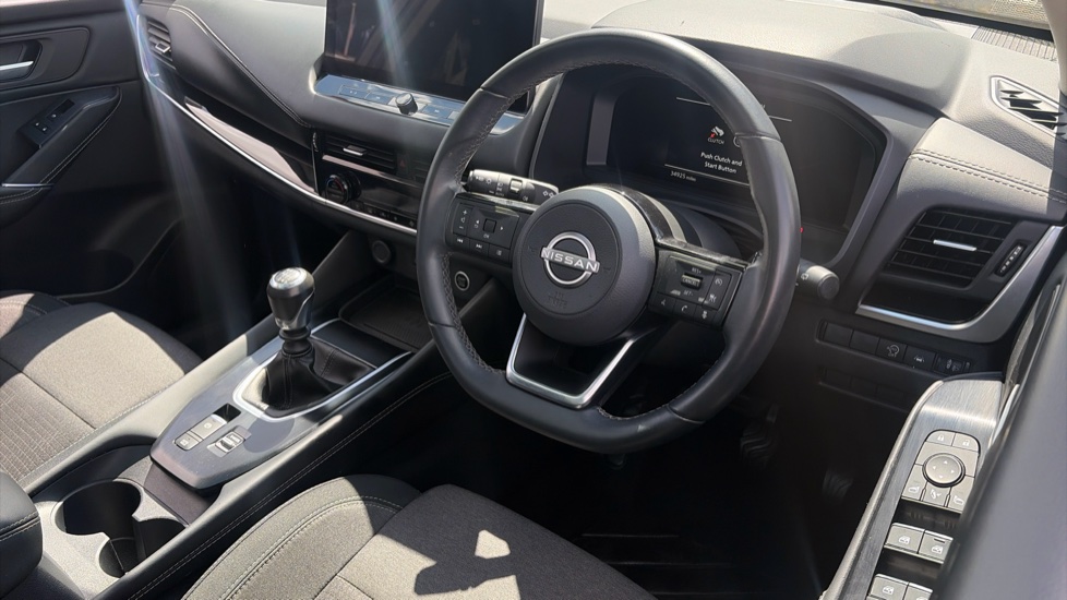 Nissan Qashqai 1.3 DiG-T MH N-Connecta 5dr Petrol Hatchback - Image 11