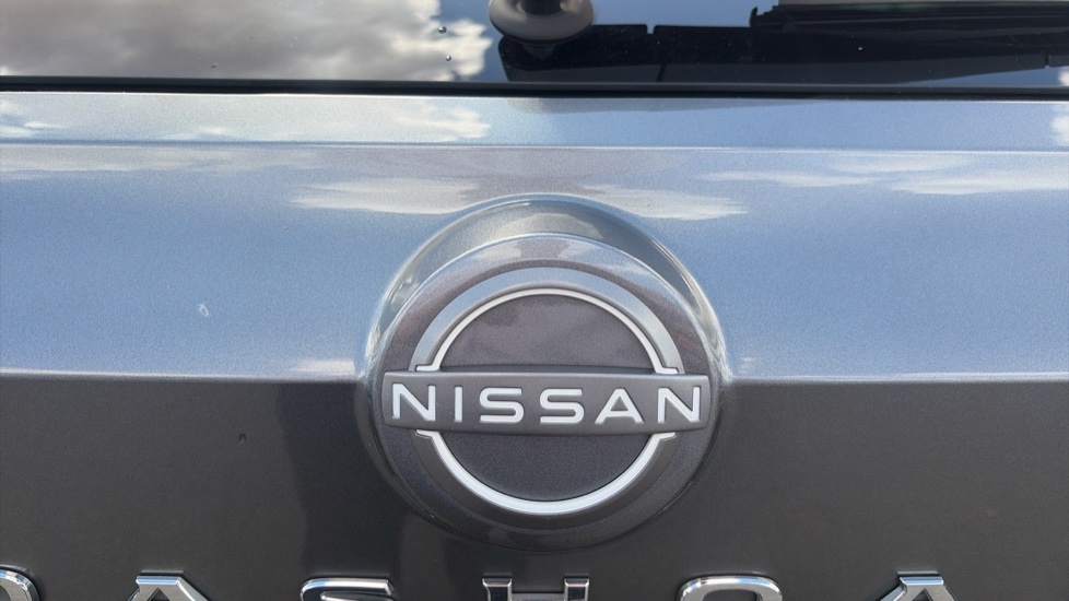 Nissan Qashqai 1.3 DiG-T MH N-Connecta 5dr Petrol Hatchback - Image 22