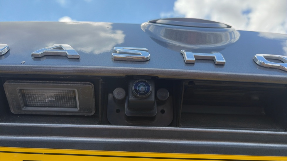 Nissan Qashqai 1.3 DiG-T MH N-Connecta 5dr Petrol Hatchback - Image 23