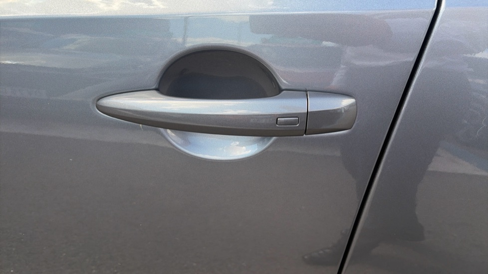 Nissan Qashqai 1.3 DiG-T MH N-Connecta 5dr Petrol Hatchback - Image 26