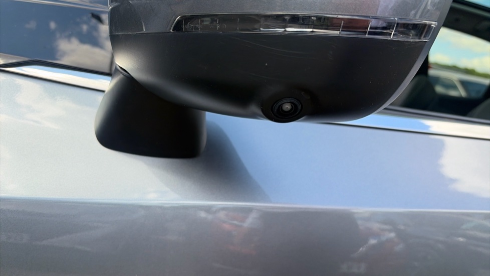 Nissan Qashqai 1.3 DiG-T MH N-Connecta 5dr Petrol Hatchback - Image 27