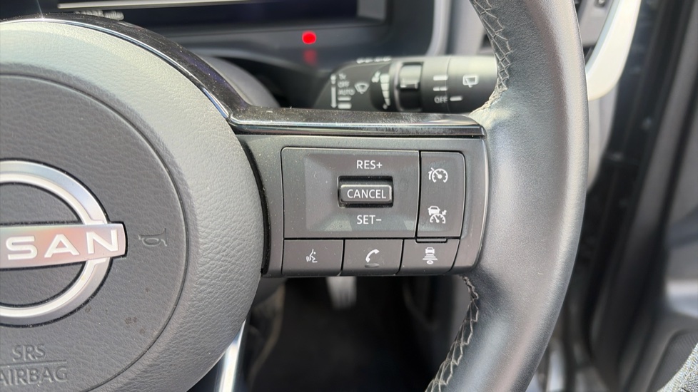 Nissan Qashqai 1.3 DiG-T MH N-Connecta 5dr Petrol Hatchback - Image 33