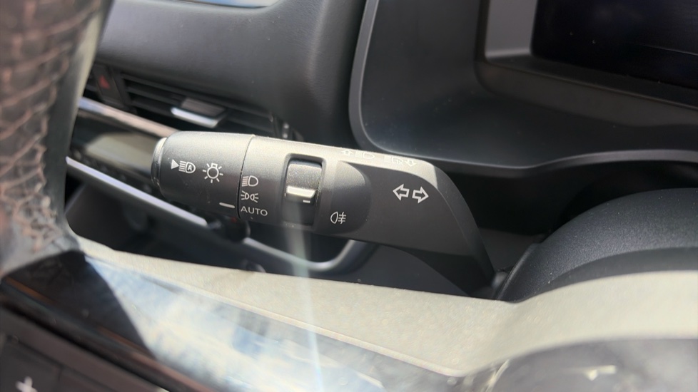 Nissan Qashqai 1.3 DiG-T MH N-Connecta 5dr Petrol Hatchback - Image 36