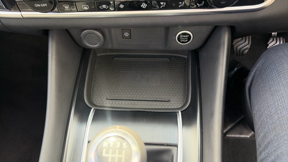 Nissan Qashqai 1.3 DiG-T MH N-Connecta 5dr Petrol Hatchback - Image 38