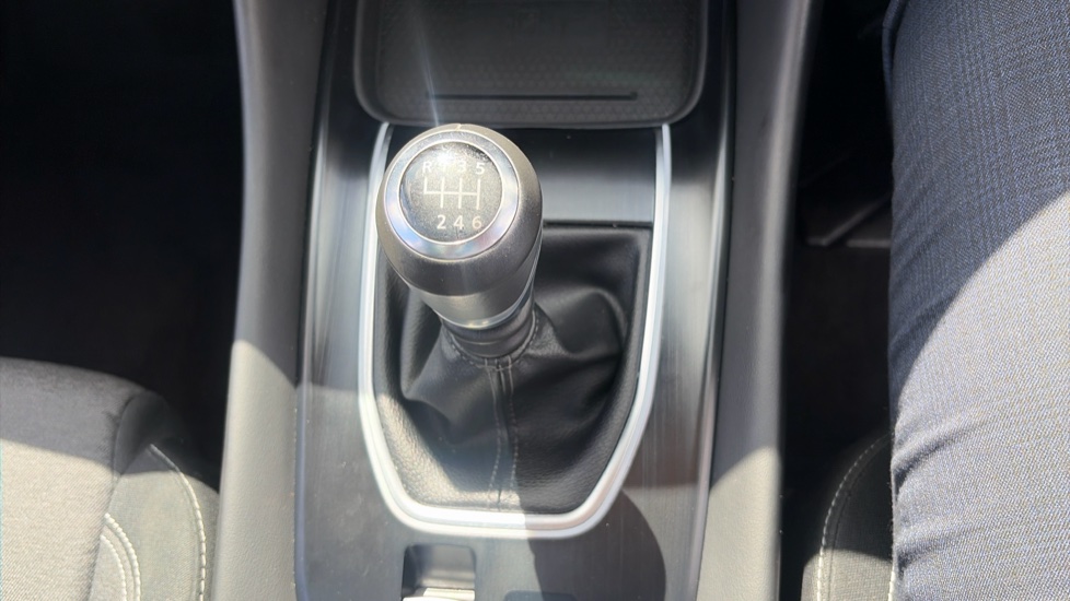 Nissan Qashqai 1.3 DiG-T MH N-Connecta 5dr Petrol Hatchback - Image 39