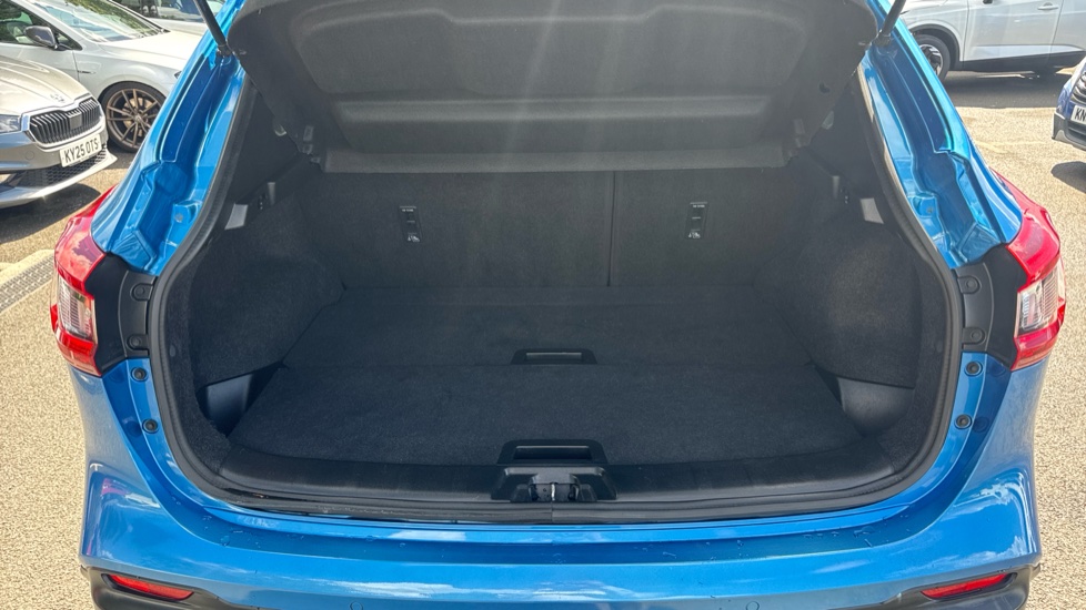Nissan Qashqai 1.5 dCi N-Connecta 5dr Diesel Hatchback - Image 4