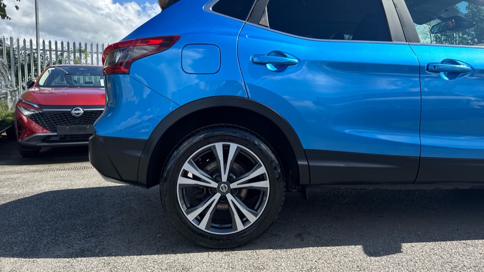 Nissan Qashqai 1.5 dCi N-Connecta 5dr Diesel Hatchback - Image 7