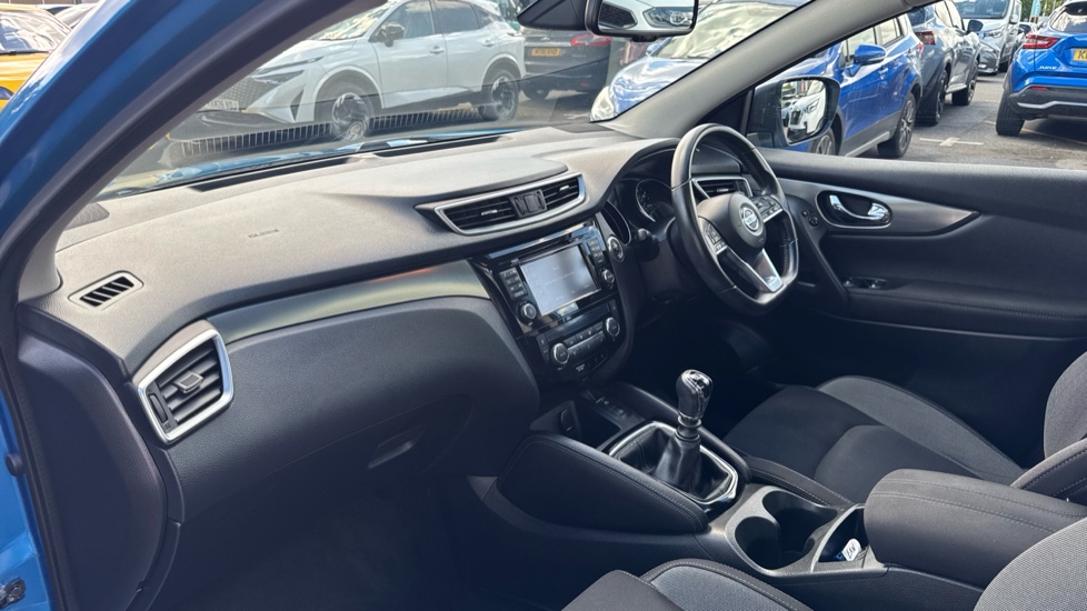 Nissan Qashqai 1.5 dCi N-Connecta 5dr Diesel Hatchback - Image 9