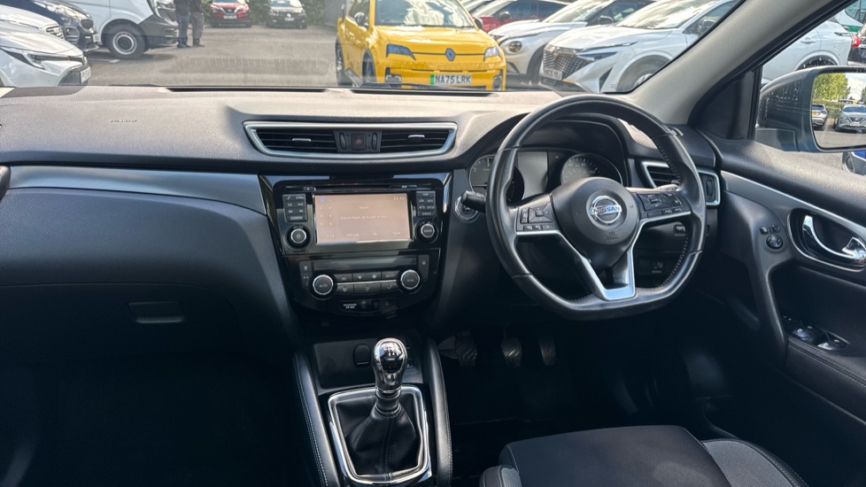 Nissan Qashqai 1.5 dCi N-Connecta 5dr Diesel Hatchback - Image 10