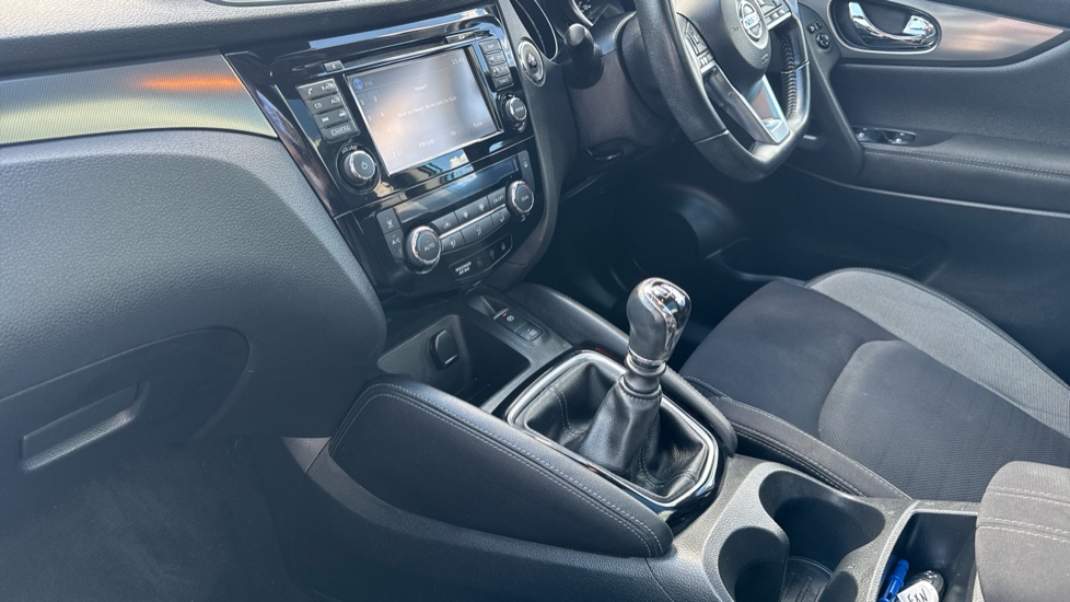 Nissan Qashqai 1.5 dCi N-Connecta 5dr Diesel Hatchback - Image 13