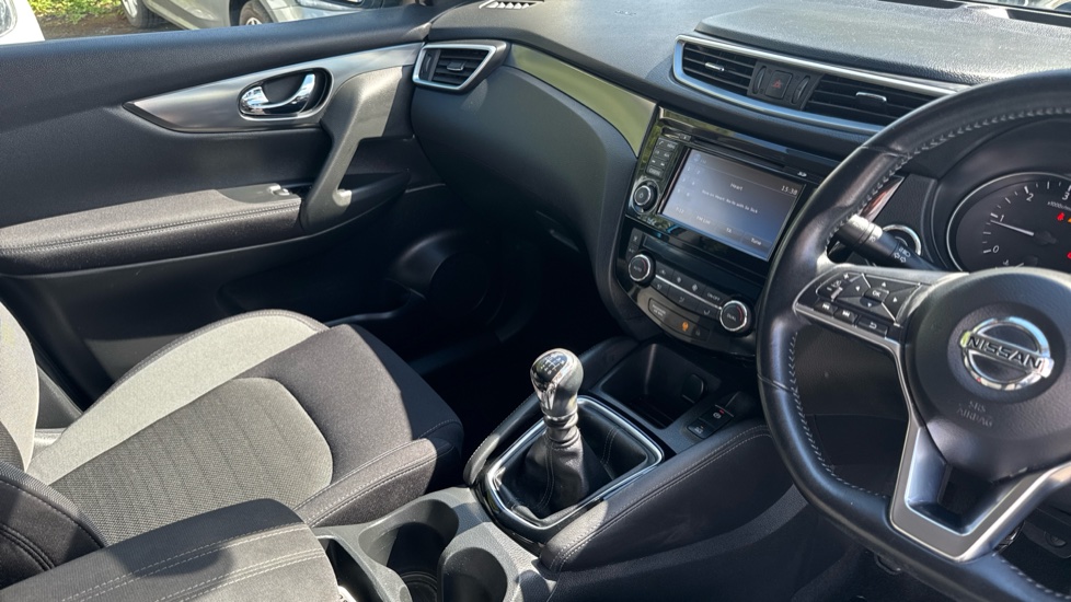 Nissan Qashqai 1.5 dCi N-Connecta 5dr Diesel Hatchback - Image 14