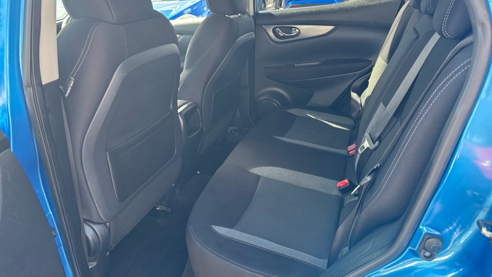 Nissan Qashqai 1.5 dCi N-Connecta 5dr Diesel Hatchback - Image 16