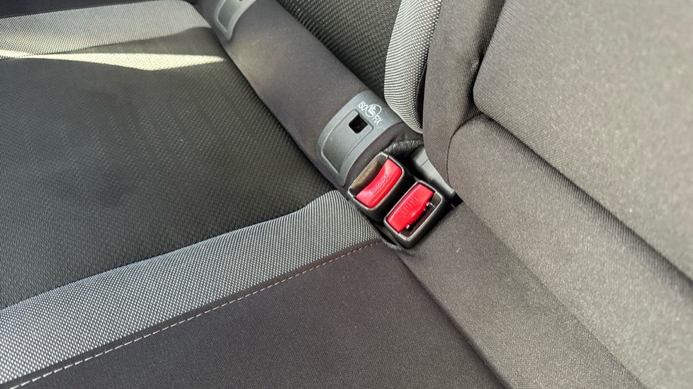 Nissan Qashqai 1.5 dCi N-Connecta 5dr Diesel Hatchback - Image 17
