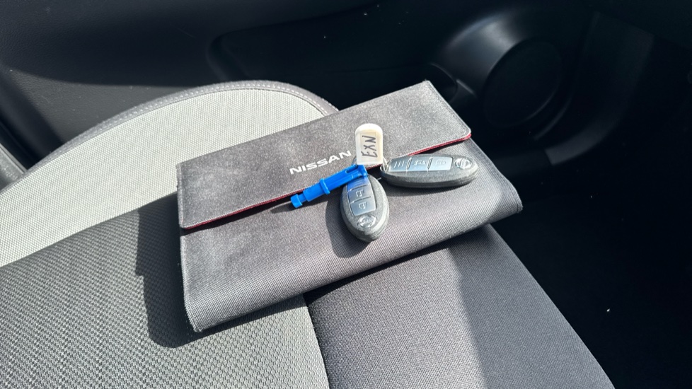 Nissan Qashqai 1.5 dCi N-Connecta 5dr Diesel Hatchback - Image 19