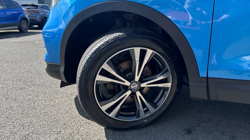 Nissan Qashqai 1.5 dCi N-Connecta 5dr Diesel Hatchback - Image 21