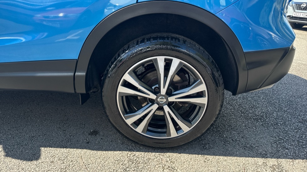 Nissan Qashqai 1.5 dCi N-Connecta 5dr Diesel Hatchback - Image 22