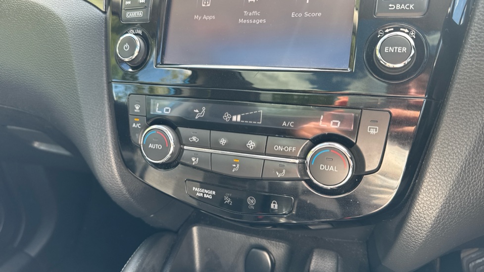 Nissan Qashqai 1.5 dCi N-Connecta 5dr Diesel Hatchback - Image 32