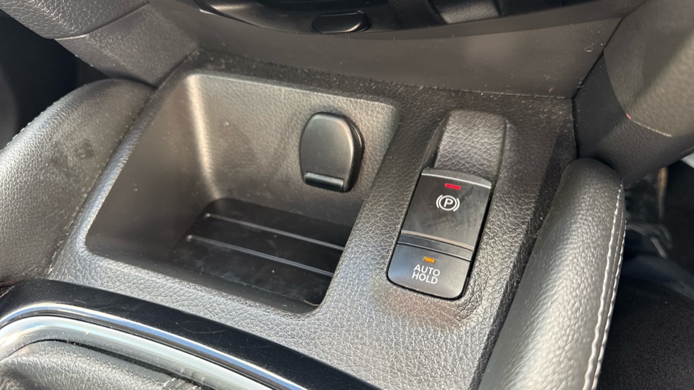 Nissan Qashqai 1.5 dCi N-Connecta 5dr Diesel Hatchback - Image 33